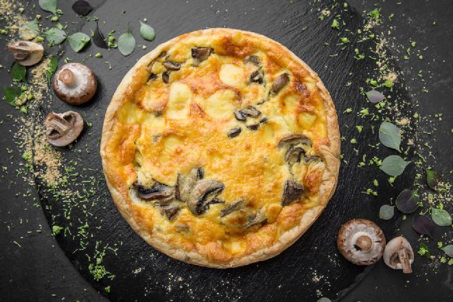 Zostało ci puree ziemniaczane? Zrób zapiekankę z kurczakiem i pieczarkami