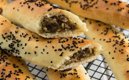 Pierogi po szwedzku - paluszki drożdzowe wypełnione farszem pieczarkowym