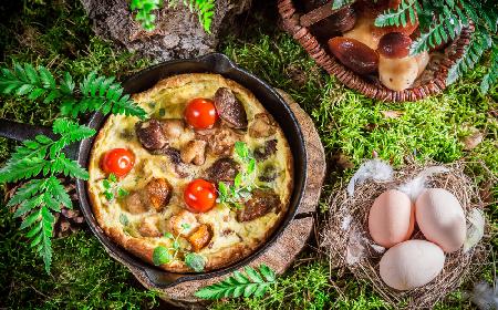 Omlet biszkoptowy z grzybami leśnymi: pyszny obiad na szybko