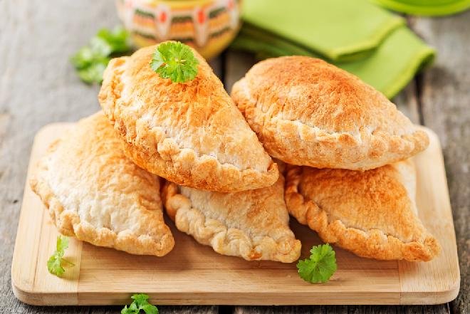 Pierogi ziemniaczane z kurczakiem i szpinakiem